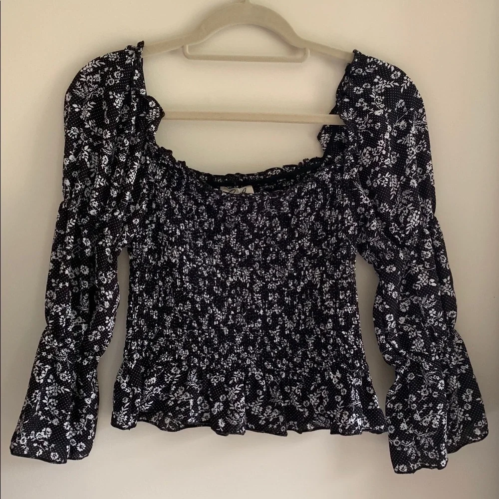 𝅺Off The Shoulder Floral Top - Picture 4 of 7